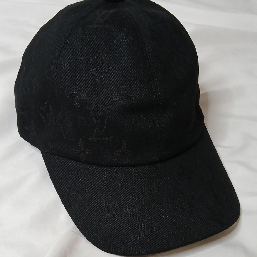 Louis Vuitton Black Monogram Cap - Picture 1 of 8